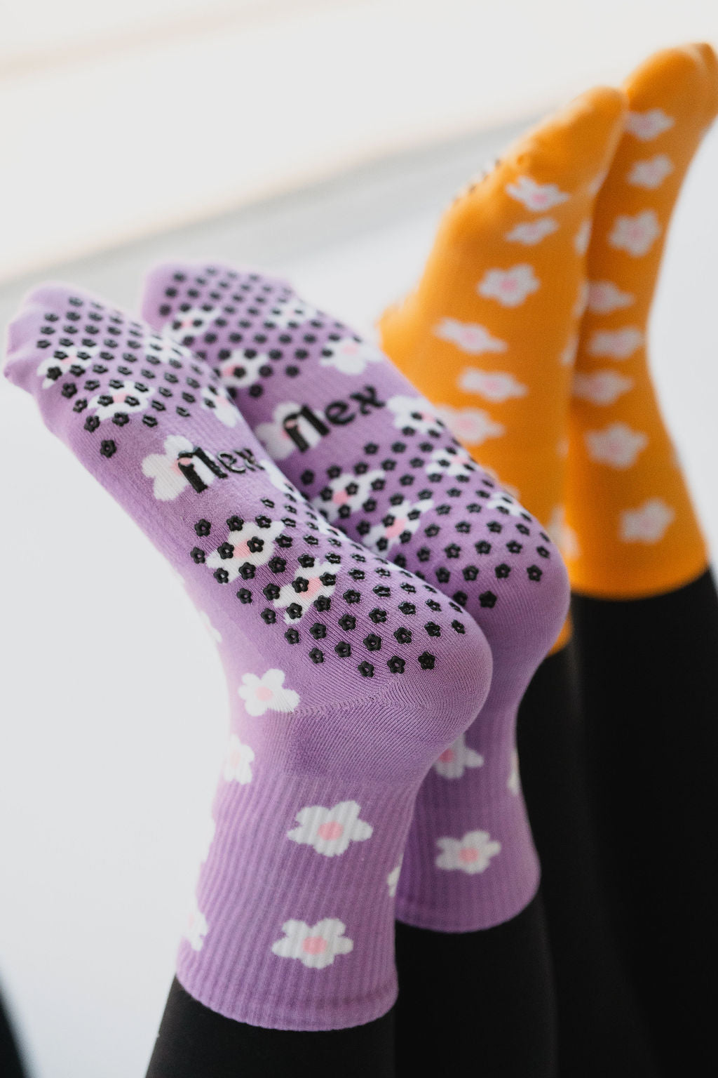 Daisy Floral Crew Length Grip Sock - Purple